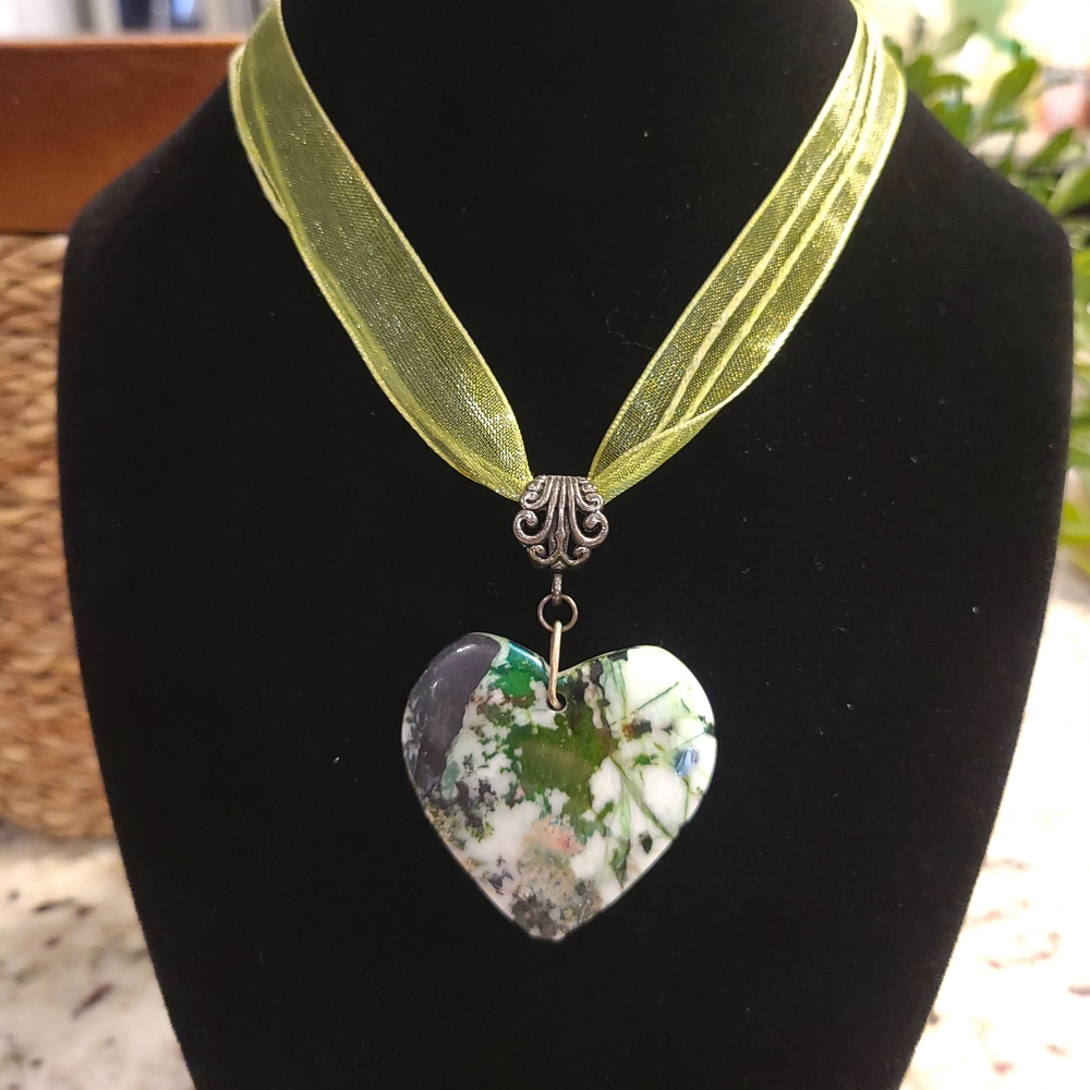 Green Heart Stone Pendant Necklace